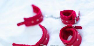 choosing the right handcuffs