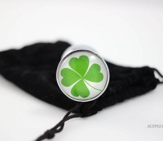 Saint Patrick's day sex toys: four-leaf clover butt plug